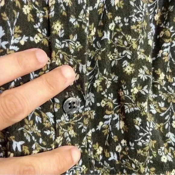 AMERICAN EAGLE OUTFITTERS Dark Olive Floral Button Down top | size small - Picture 7 of 9